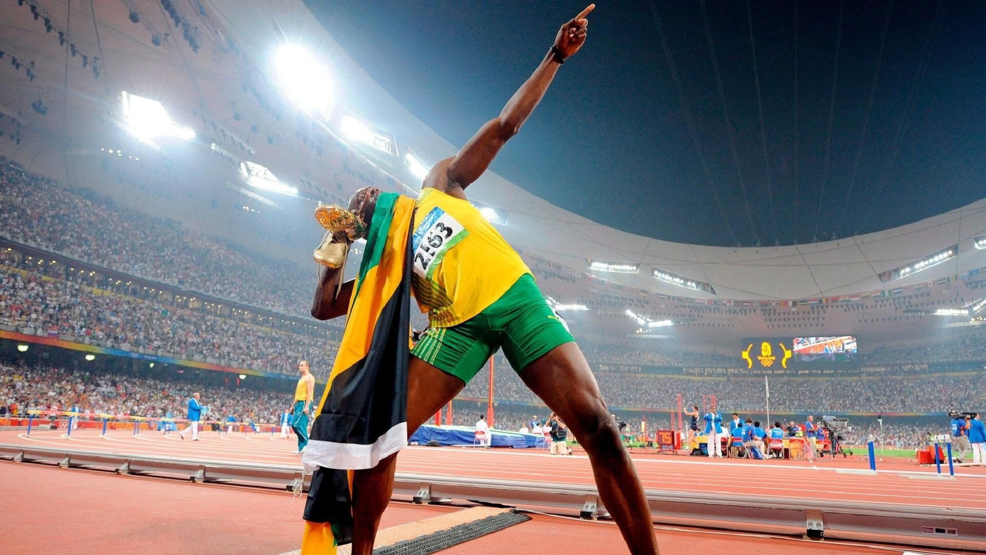 欧冠淘汰赛焦点战，快船巅峰对决胜出独行侠