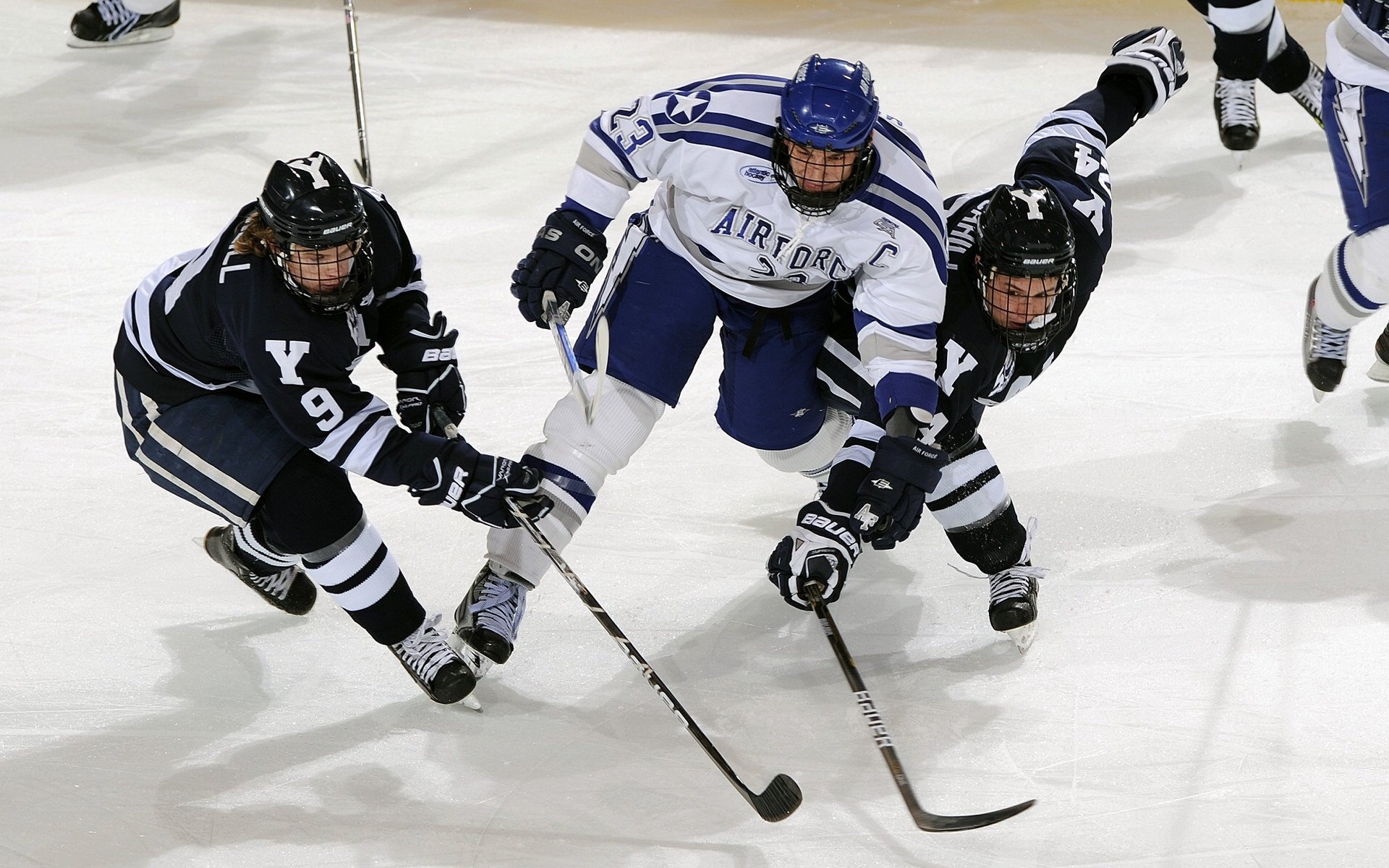 当红黑条纹遇见绿白球衣，卡拉斯科在AC米兰对阵尼日利亚想象中的战术存在感