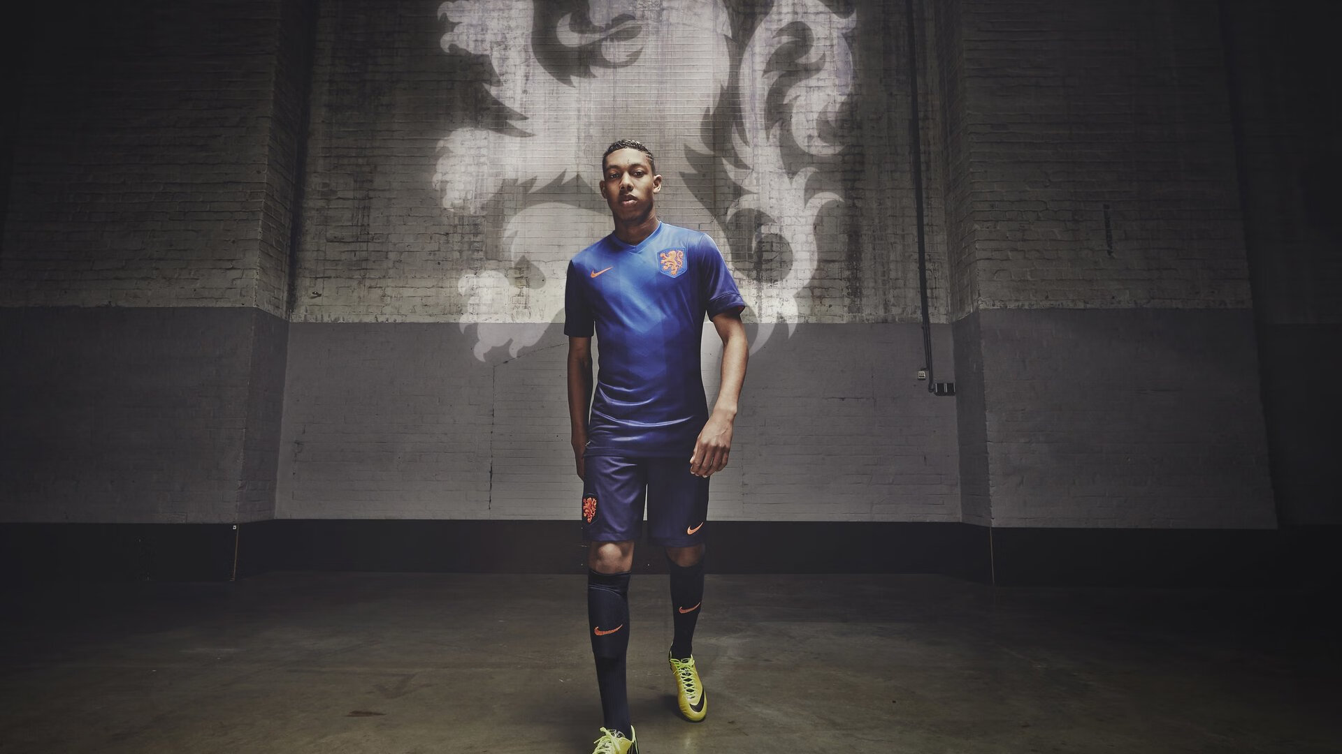 赛道与绿茵场，F1街道赛焦点战与尼日利亚击溃卡塔尔的双重奏